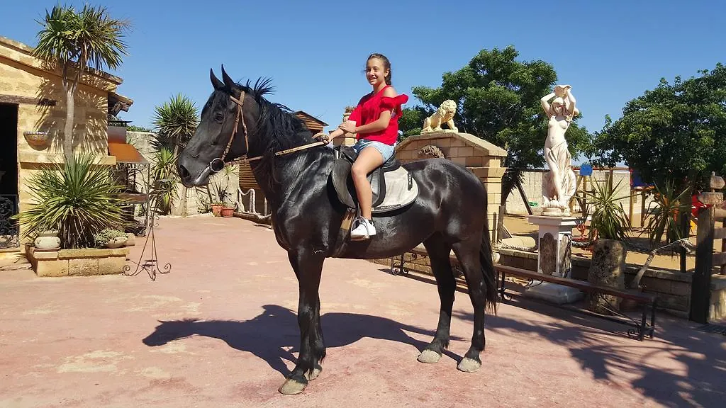 Villa Agriturismo Duca Di San Martino à Partanna Séjour à la ferme